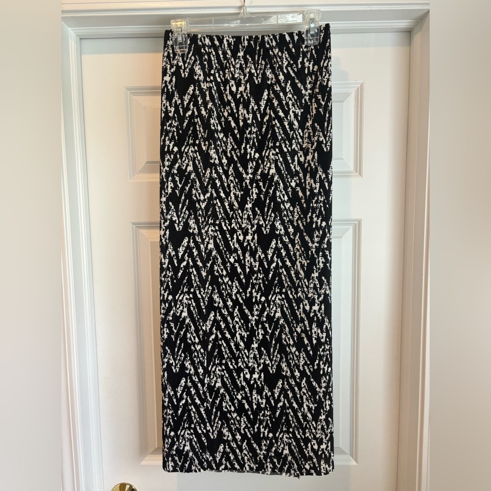 Black and White Patterned Women's Skirt by Chico’s